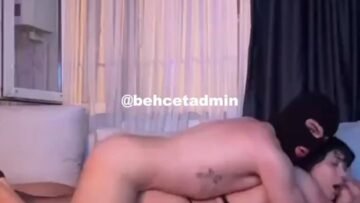 Travesti-Feryal-sarhos-olup-kendisini-sikise-birakti-Turk-ifsa_thumb1