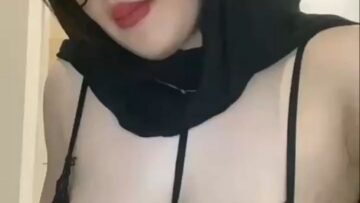 Turbanli-dana-hazal-kilinc-cirilciplak-kapiyi-aciyor-HD_thumb1